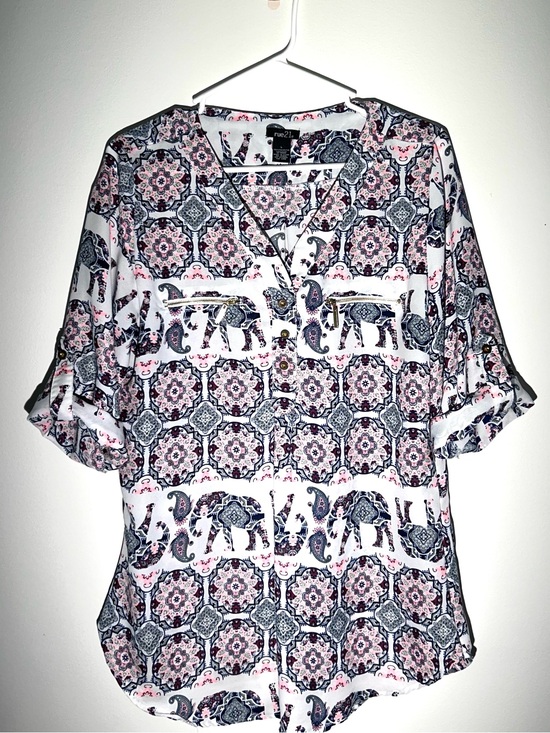 Rue21 Tops - RUE21 Elephant Floral Print 3/4-Tab-sleeved Top. Size Large.